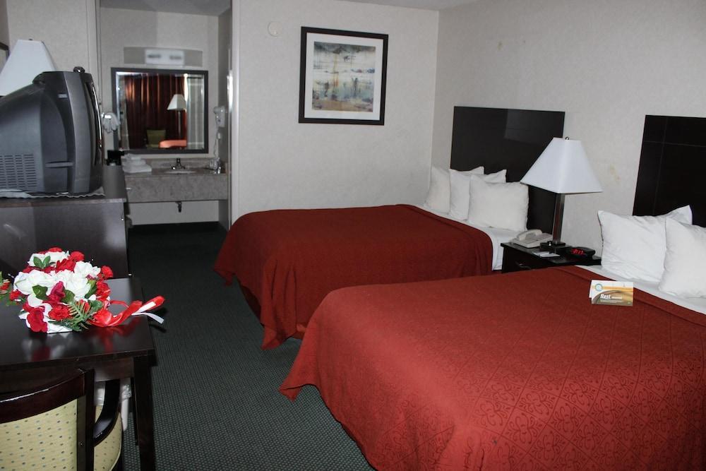 Hotel Quality & East 3*