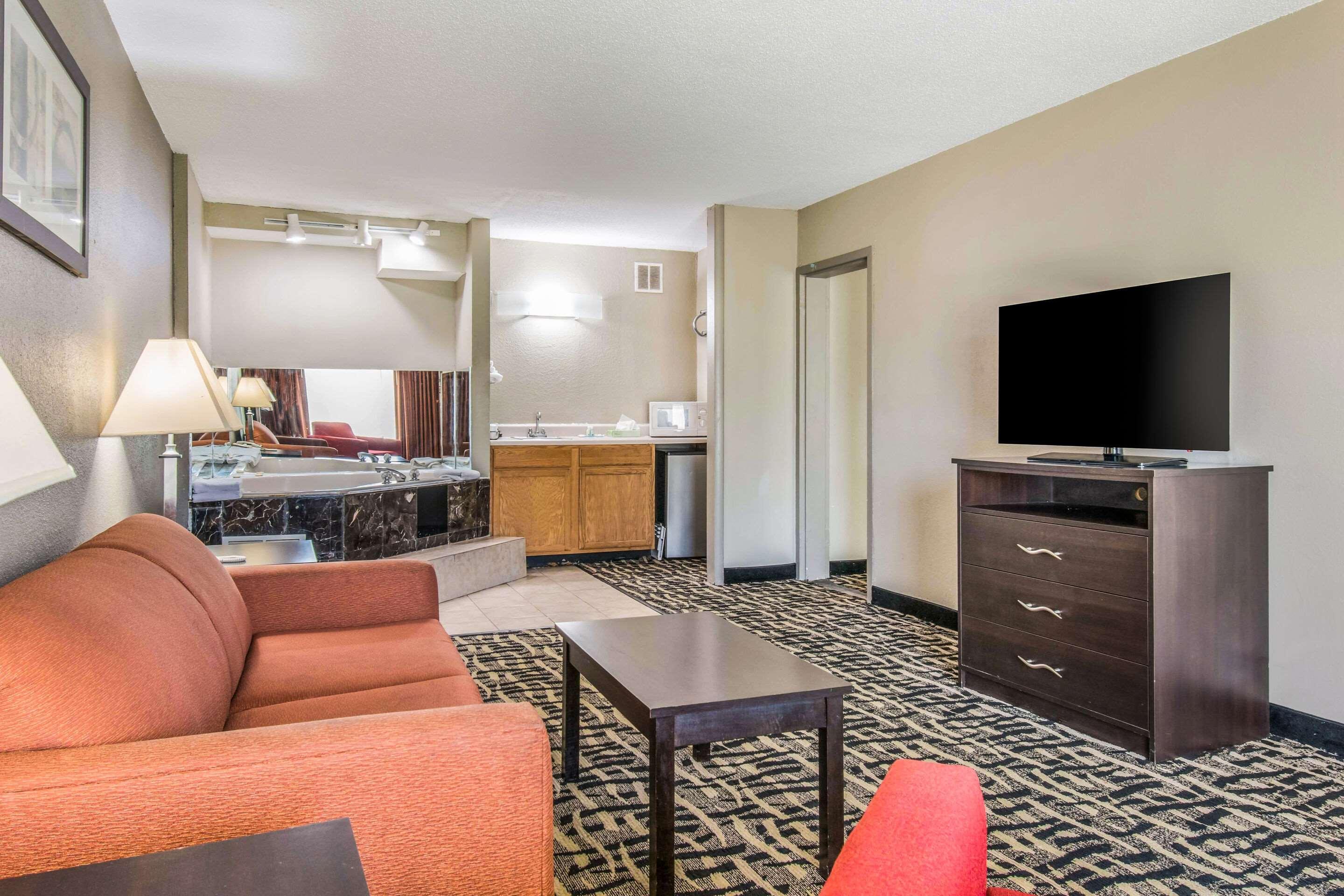 Quality & East Hotel 3*