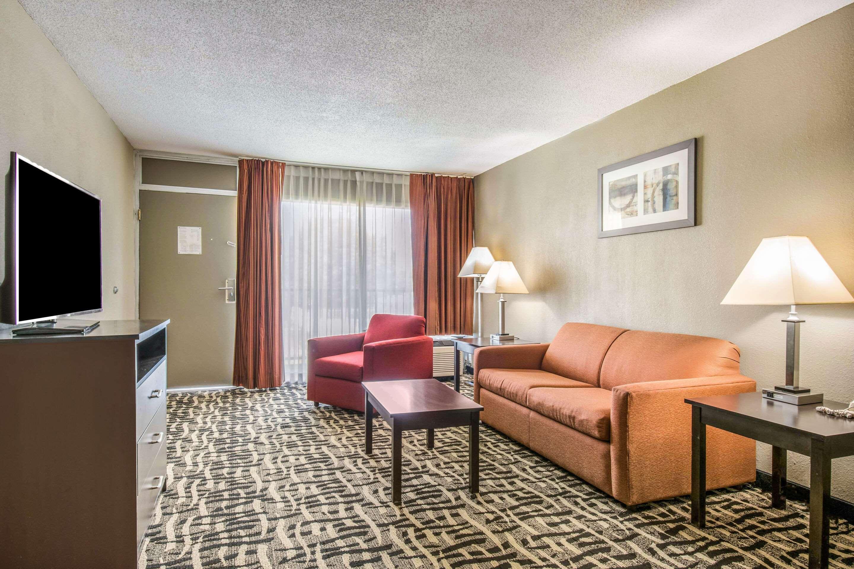 Hotel Quality & East York