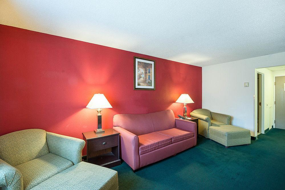Hotel Quality & East 3*