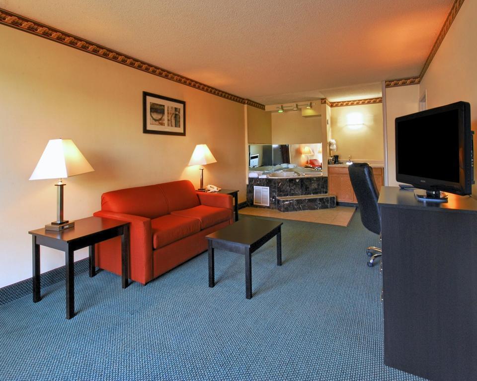 Hotel Quality & East York