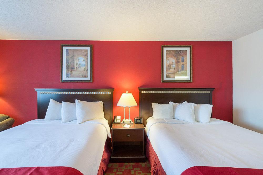 Hotel Quality & East York