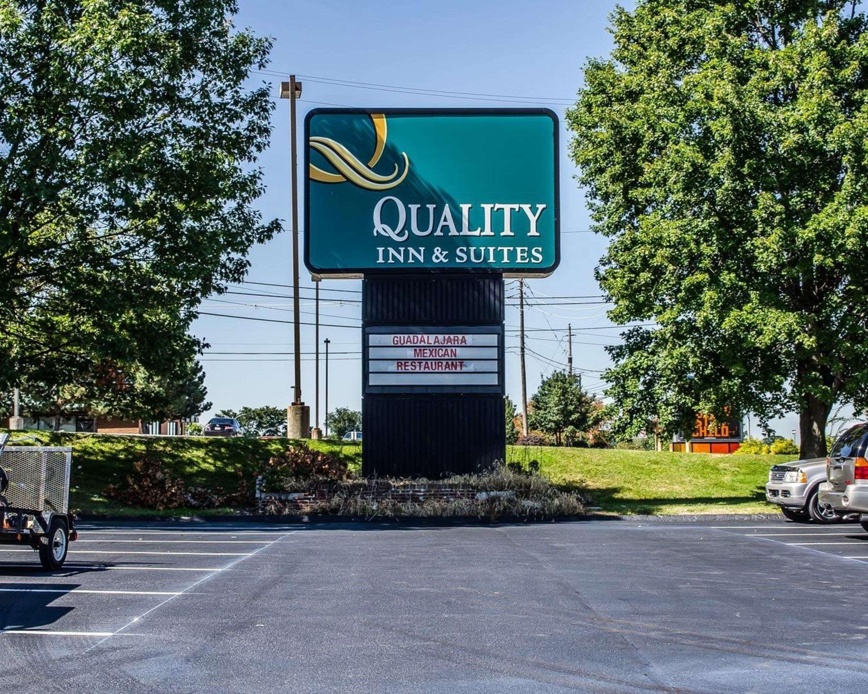 Hotel Quality & East York