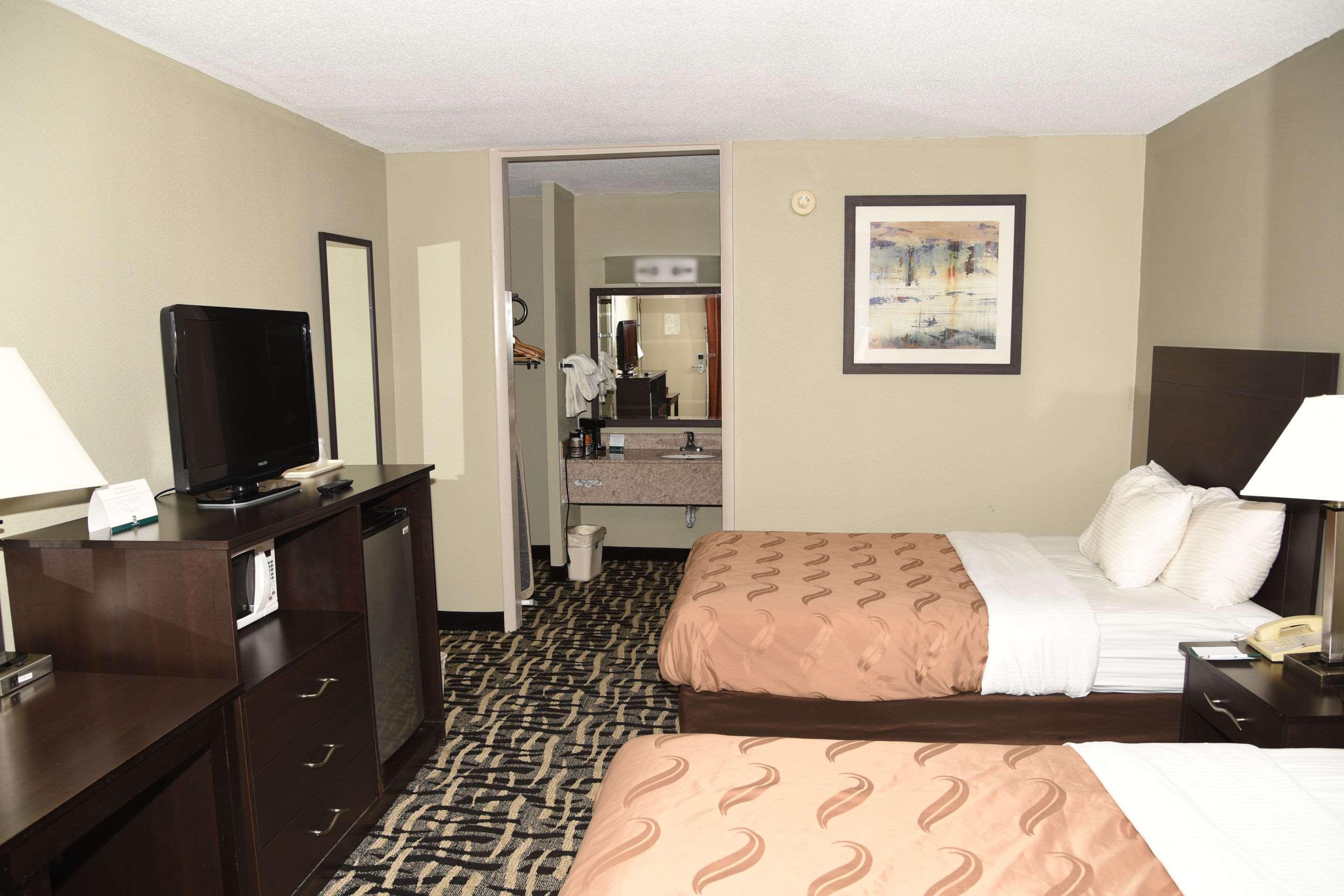 Hotel Quality & East 3*