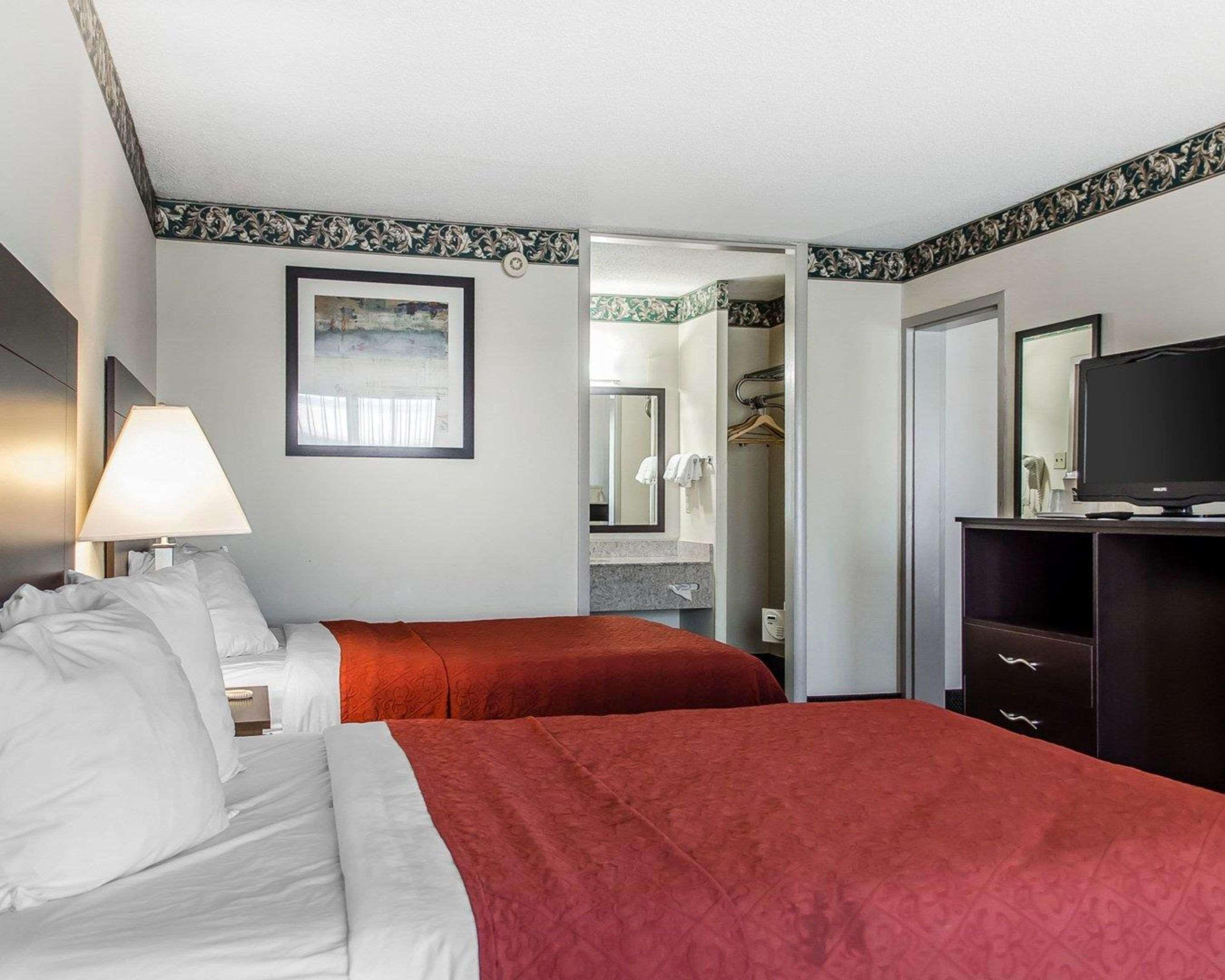 Hotel Quality & East York